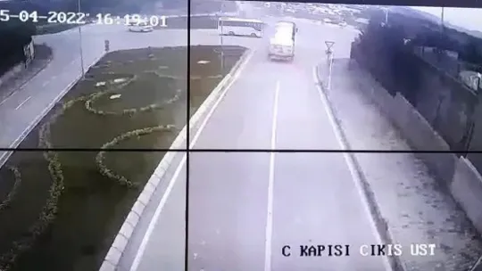 Kocaeli'de tır ile işçi servisi çarpıştı: 2'si ağır 25 yaralı!