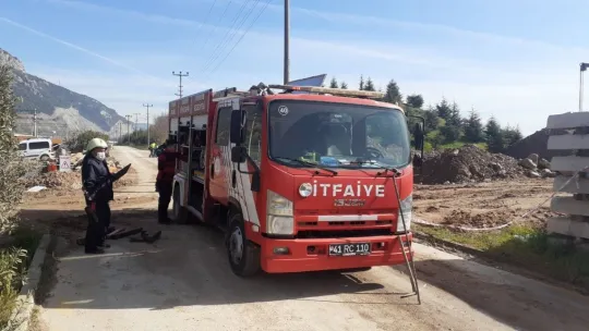 Kocaeli'de toprak altında kalan işçi ağır yaralandı
