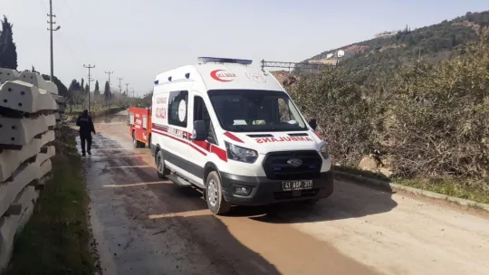 Kocaeli'de toprak altında kalan işçi ağır yaralandı