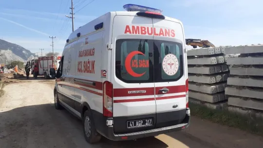 Kocaeli'de toprak altında kalan işçi ağır yaralandı
