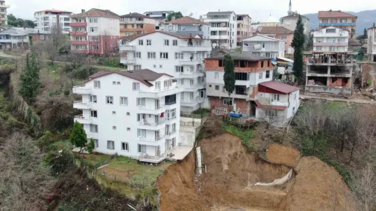 Toprak kaymasının boyutu gün ağarınca ortaya çıktı