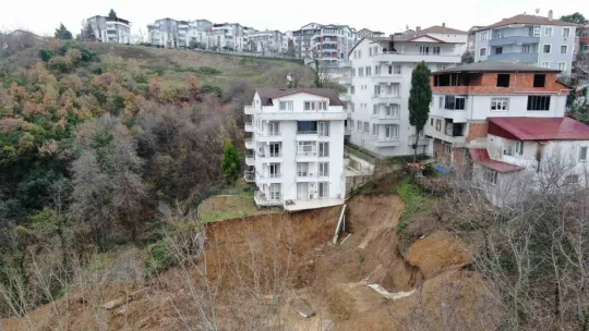 Toprak kaymasının boyutu gün ağarınca ortaya çıktı