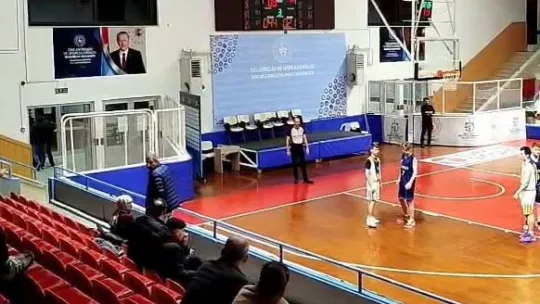 Kocaeli'de U16 basketbol maçında yumruklar havada uçuştu