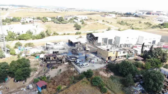 Kocaeli'de yangının çıktığı fabrika havadan görüntülendi