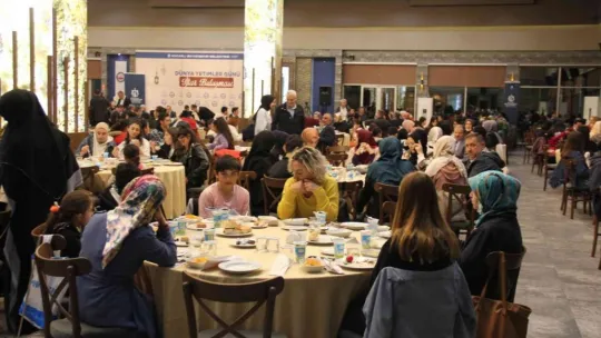 Kocaeli'de yetimler günü iftarına yüzlerce kişi katılım gösterdi
