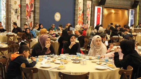 Kocaeli'de yetimler günü iftarına yüzlerce kişi katılım gösterdi