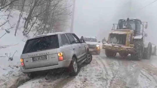 Kocaeli'de yoğun kar yağışı: Ekipler teyakkuzda
