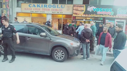 Kocaeli'de yol verme kavgası: 1 yaralı