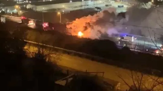 Kocaeli'de yolcu otobüsü alev alev yandı
