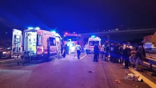 Kocaeli'de yolcu otobüsü devrildi:1 ölü, 17 yaralı!