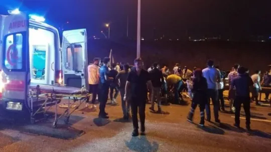 Kocaeli'de yolcu otobüsü devrildi:1 ölü, 17 yaralı!
