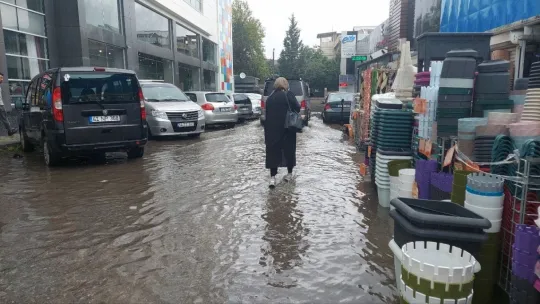 Kocaeli'de yollar nehre döndü