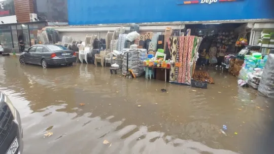 Kocaeli'de yollar nehre döndü