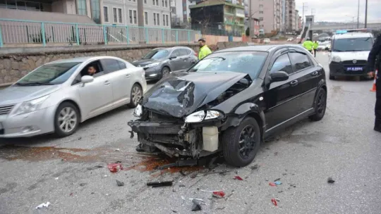 Kocaeli'de zincirleme kaza: 3 yaralı