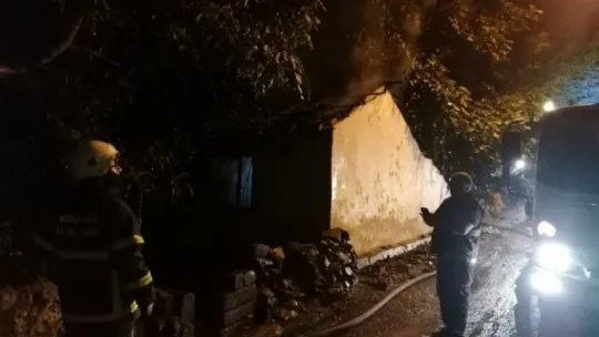 Kocaeli'deki gecekondu alev alev yandı!