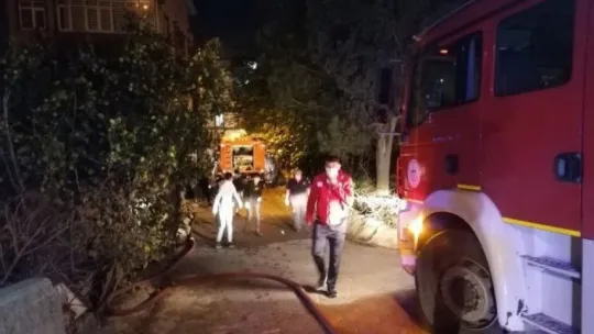 Kocaeli'deki gecekondu alev alev yandı!