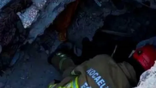Kocaeli'den giden ekip 54 kişiyi enkazdan sağ kurtardı