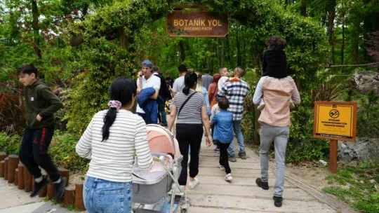 Kocaeli dolup taştı, metrelerce kuyruk oluştu