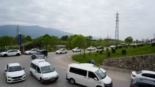 Kocaeli dolup taştı, metrelerce kuyruk oluştu