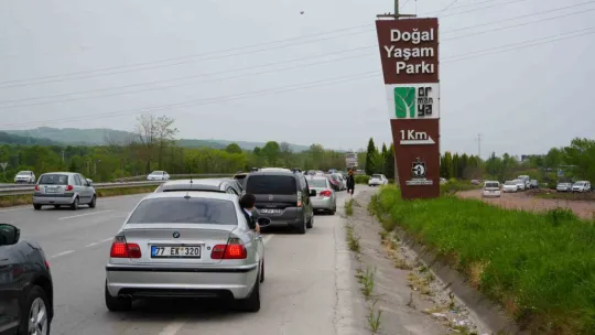 Kocaeli dolup taştı, metrelerce kuyruk oluştu