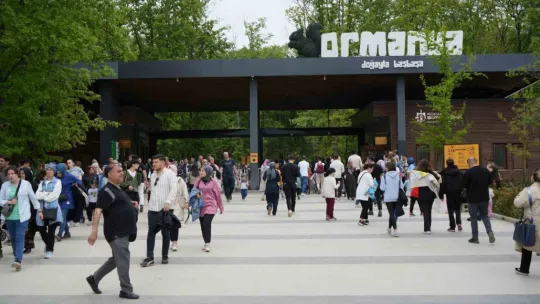 Kocaeli dolup taştı, metrelerce kuyruk oluştu