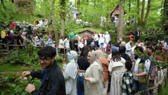 Kocaeli dolup taştı, metrelerce kuyruk oluştu