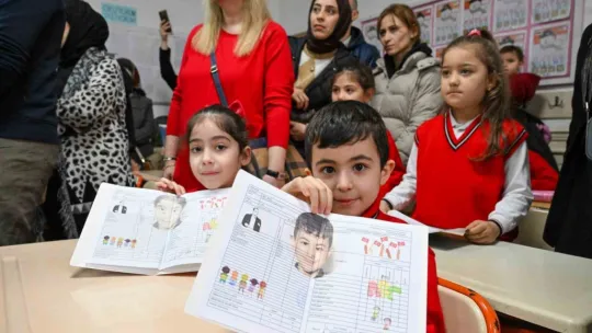Vali Yavuz karne gününde çocukların heyecanını paylaştı