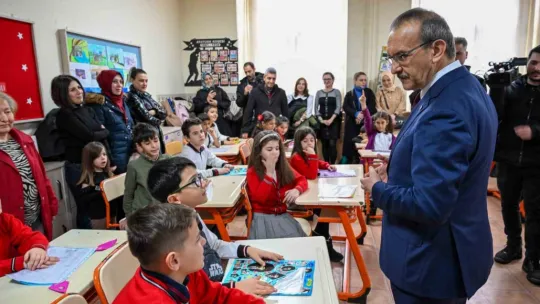 Vali Yavuz karne gününde çocukların heyecanını paylaştı