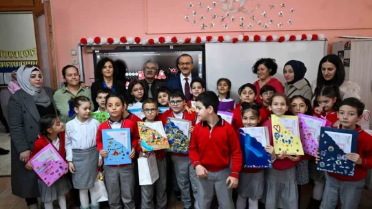 Vali Yavuz karne gününde çocukların heyecanını paylaştı