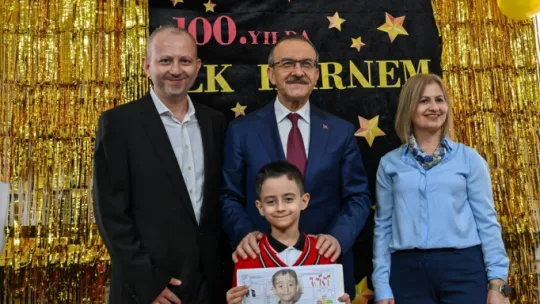 Vali Yavuz karne gününde çocukların heyecanını paylaştı