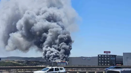 Gebze'de fabrika alev alev yanıyor