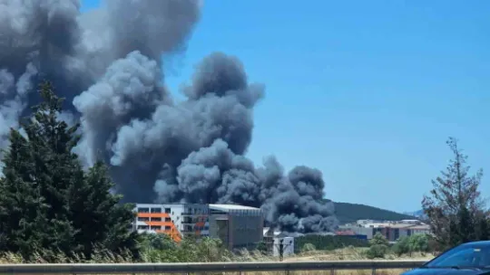Gebze'de fabrika alev alev yanıyor