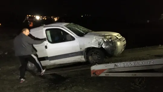 Kocaeli'nde kontrolden çıkan araç şarampole uçtu