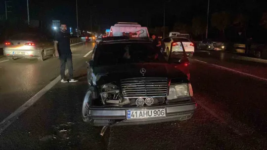 Kocaeli'nde zincirleme trafik kazası: 2 yaralı