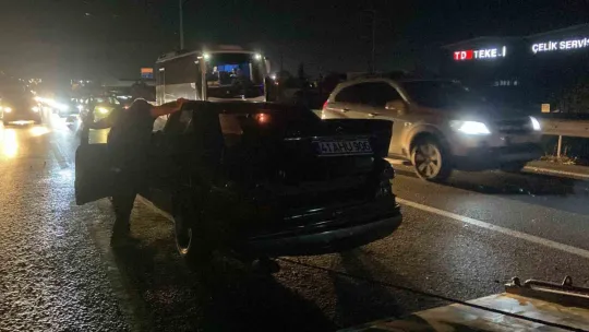 Kocaeli'nde zincirleme trafik kazası: 2 yaralı