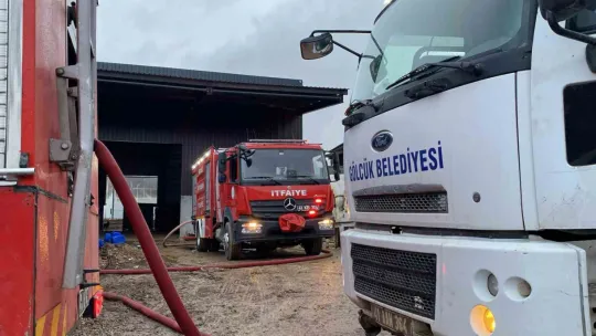 Kocaeli'ndeki fabrika yangınında soğutma çalışmaları sürüyor