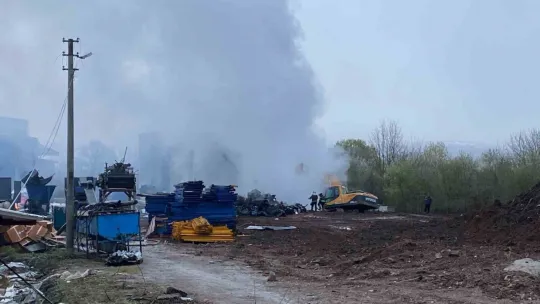 Kocaeli'ndeki fabrika yangınında soğutma çalışmaları sürüyor