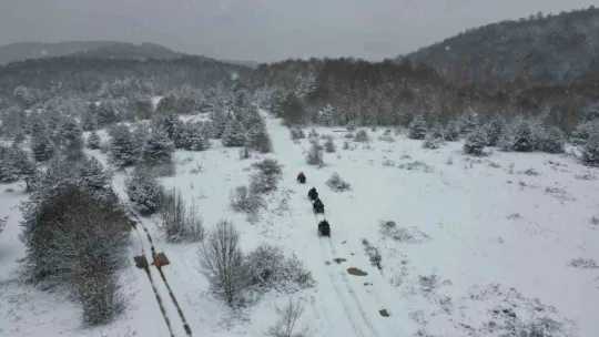 Kocaeli'nin dağlarına lapa lapa kar yağıyor