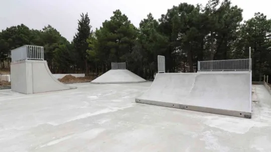 Kocaeli'nin ilk sentetik buz pisti tamamlanıyor