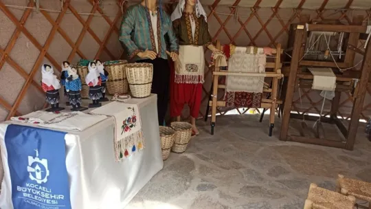 Kocaeli'nin tanıtım çadırı Ahlat'ta ilgi görüyor