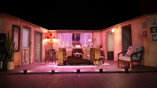 Masanın Altında oyunuyla Başiskele'de sahne aldılar