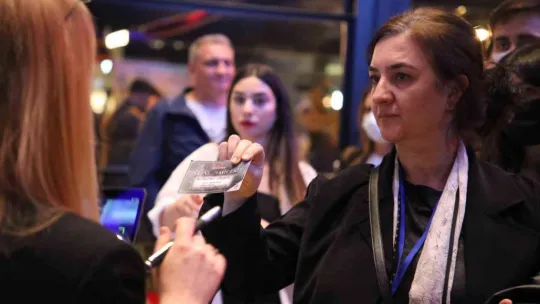 Vişne Bahçesi'ne ünlü isimler akın etti!