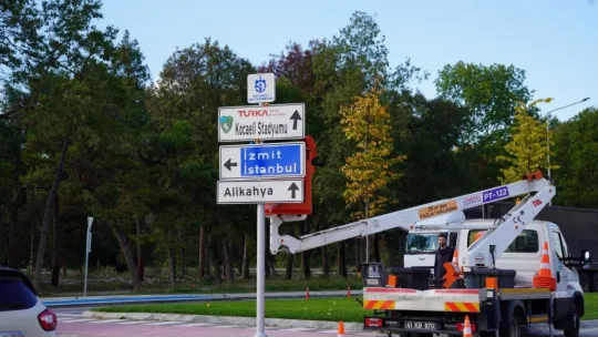 Kocaeli Stadı'nın yeni isim tabelaları monte edildi