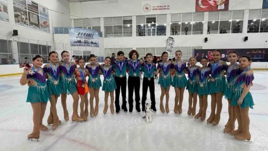 Buz pateninde kürsüyü kaptırmadılar