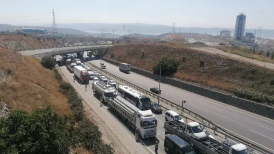 Kocaeli TEM'de zincirleme kaza!