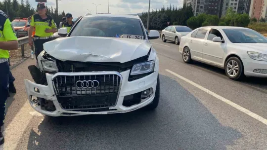 Kocaeli TEM Otoyolu'nda 4 araçlı zincirleme kaza