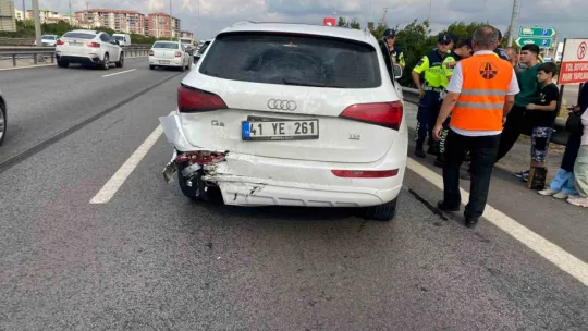Kocaeli TEM Otoyolu'nda 4 araçlı zincirleme kaza