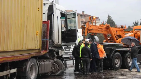 Kocaeli TEM Otoyolu'nda kaza: 2 yaralı
