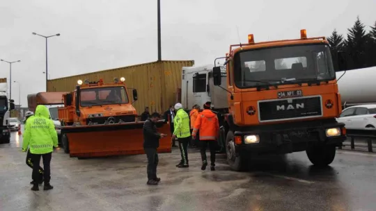 Kocaeli TEM Otoyolu'nda kaza: 2 yaralı
