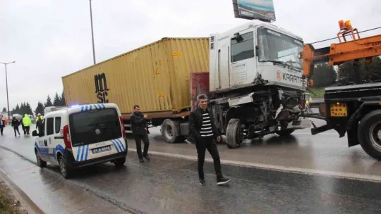 Kocaeli TEM Otoyolu'nda kaza: 2 yaralı